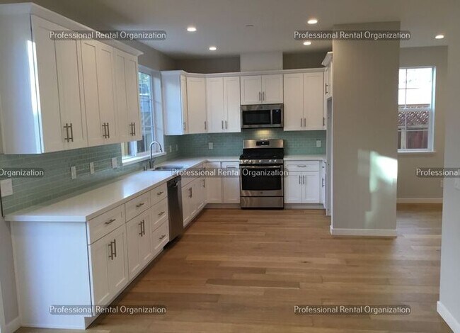Building Photo - Stunning meticulous home in Prime Hidden V...