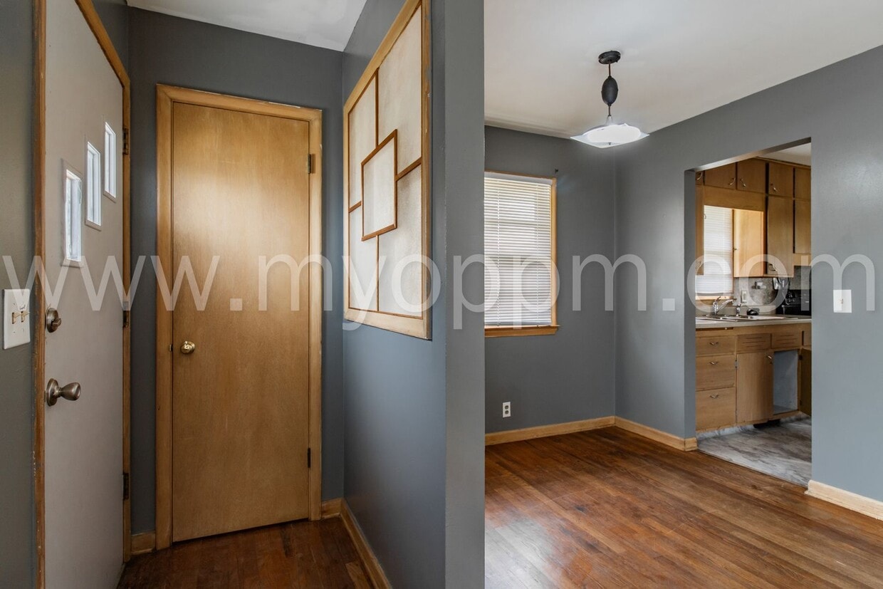 Primary Photo - Beautiful 3 Bedroom / 2 Bathroom Home | Fl...