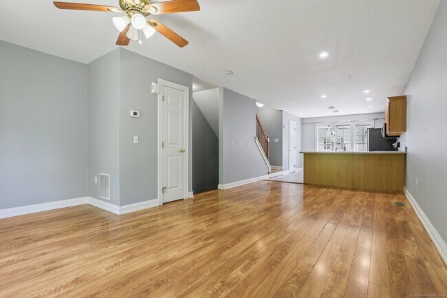 Foto del edificio - 43 Harbor View Ln