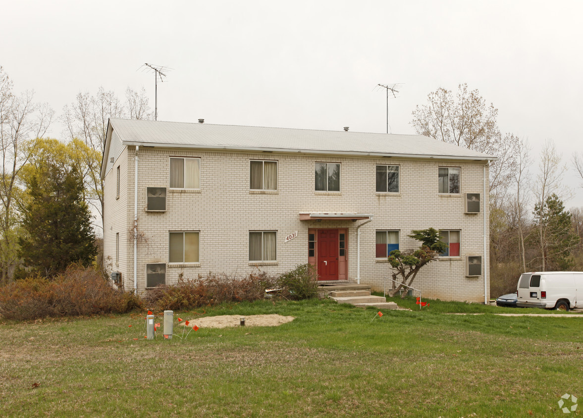 Building Photo - Challis Apartments