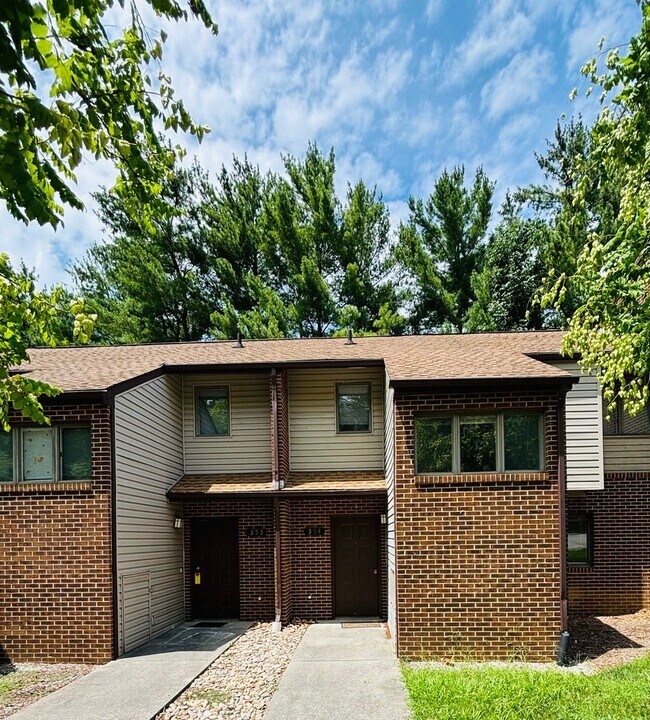Foto del edificio - 3 Bedroom 2.5 Bath Townhouse