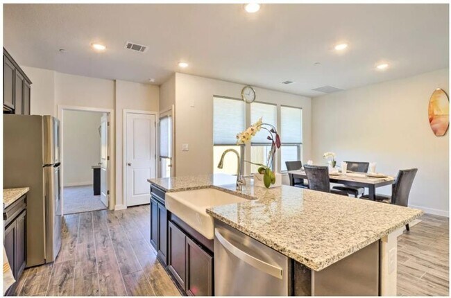 Foto del edificio - 2500 Forest Creek Dr
