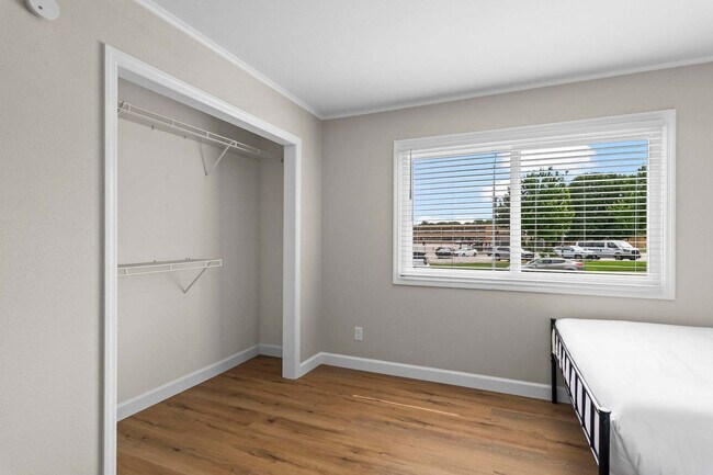 Building Photo - 2309 Cherry Hills Dr