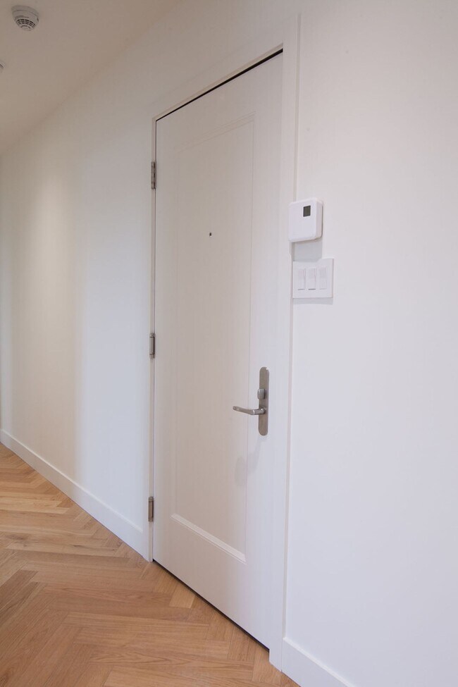 Building Photo - 590 Av. Outremont