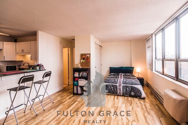 Building Photo - 2750 N Pine Grove Ave