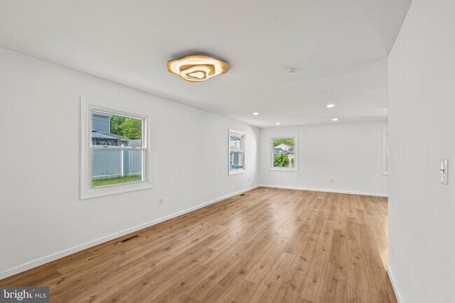 Foto del edificio - 29 Hinsdale Ln