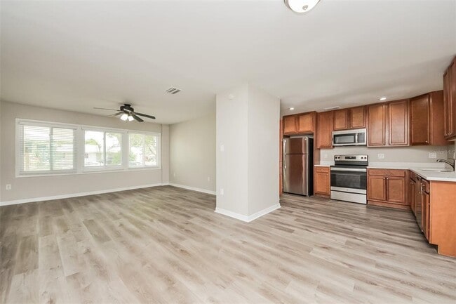 Foto del edificio - 5622 Clearview Dr