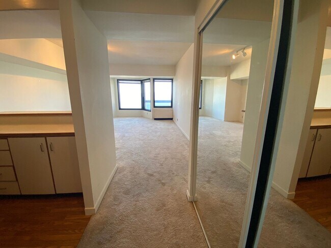 Building Photo - 1BD/1BATH Condo Available in Pacific Park Plaza