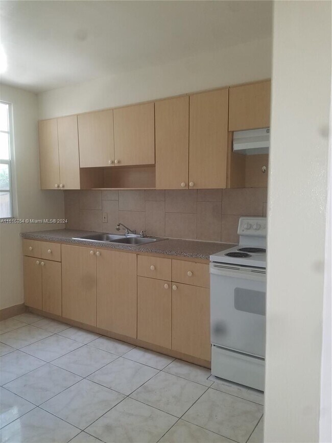 Foto del edificio - 1449 NE 131st St
