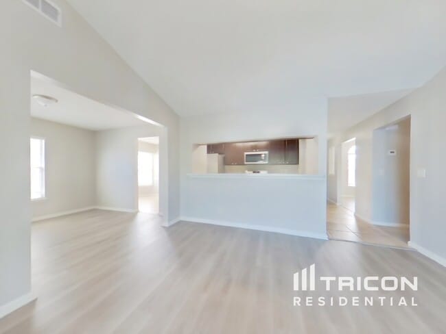 Foto del edificio - 12565 Blue Lagoon Trail