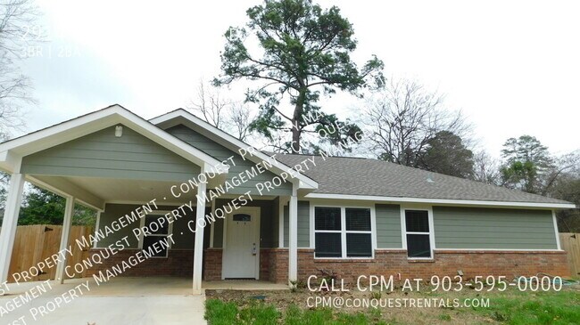 Building Photo - Beautiful 3 Bedroom, 2 Bath Home w/Fenced ...