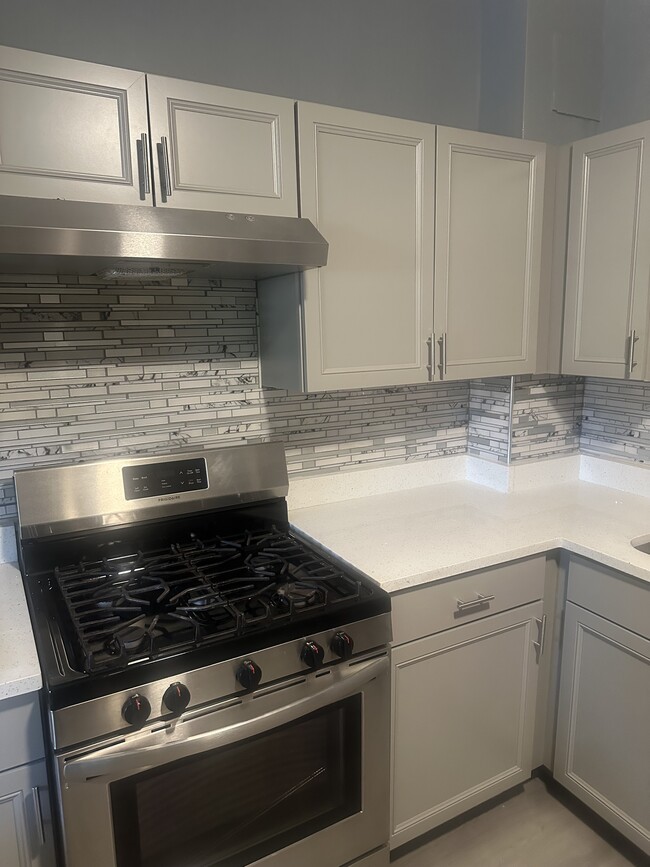 Kitchen - 7125 S Woodlawn Ave