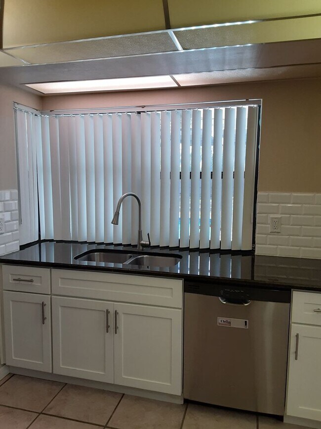 Foto del edificio - Split Floor Plan POOL HOME