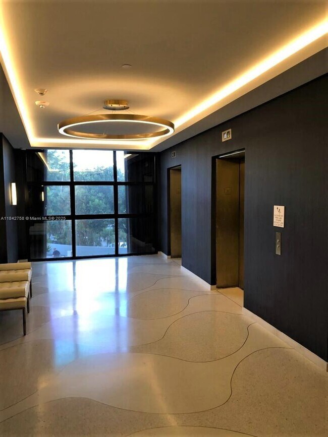 Foto del edificio - 9 Island Ave