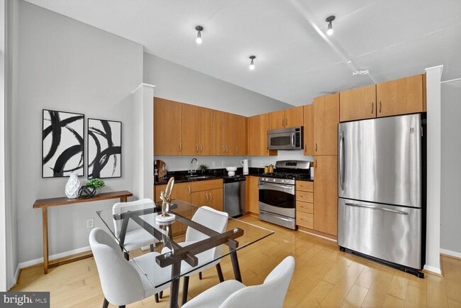 Building Photo - 811 4th St NW