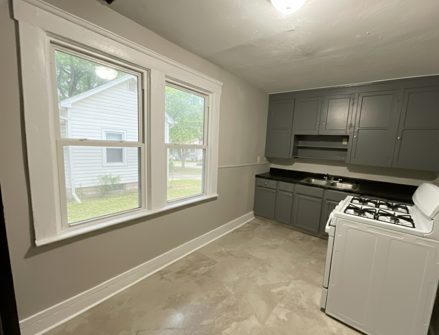 2403 Mira Ct Cleveland, OH 44109 – photo 2