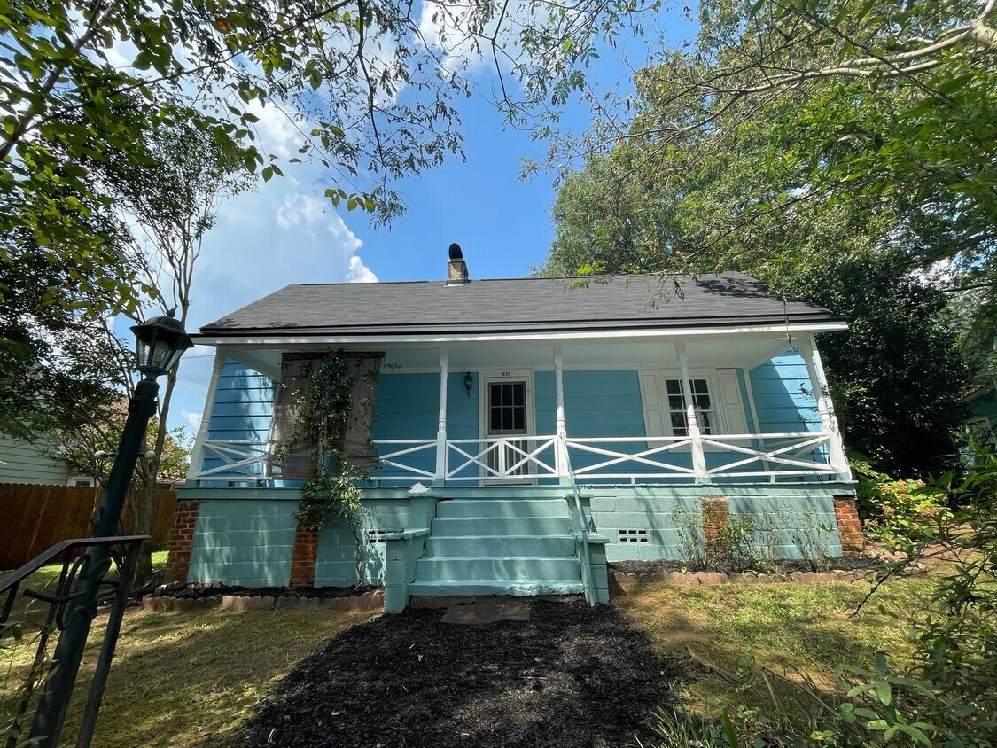 Foto principal - Charming Boulevard House with Fresh Updates