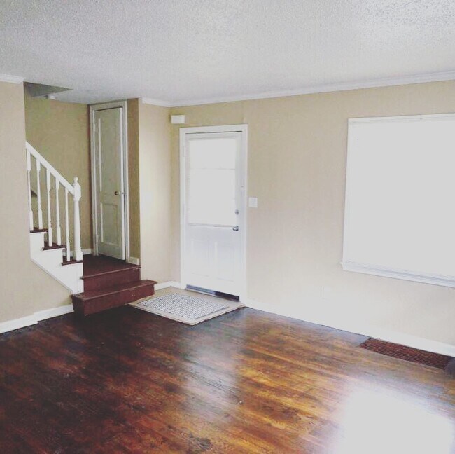 Foto del edificio - 5814 Forest Ave