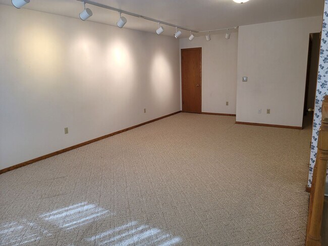 Foto del edificio - 1831 Rapids St