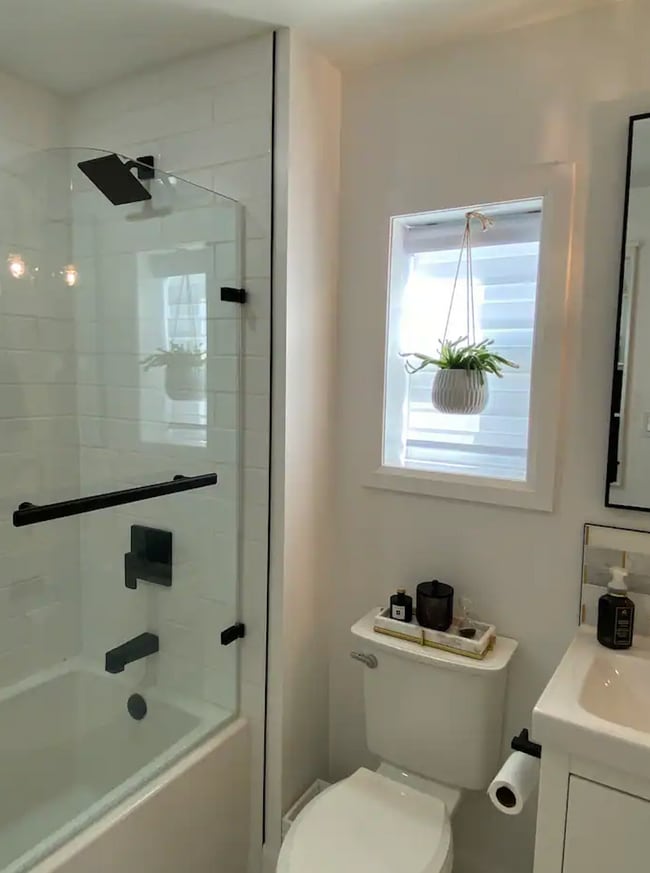 Building Photo - 349 Third Av W