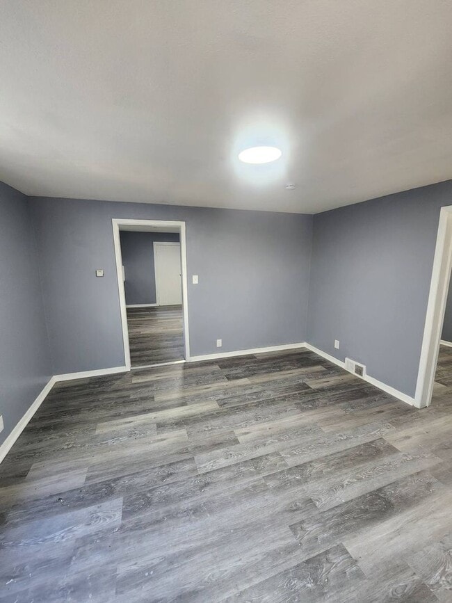 Building Photo - 6000 Hosmer Ave