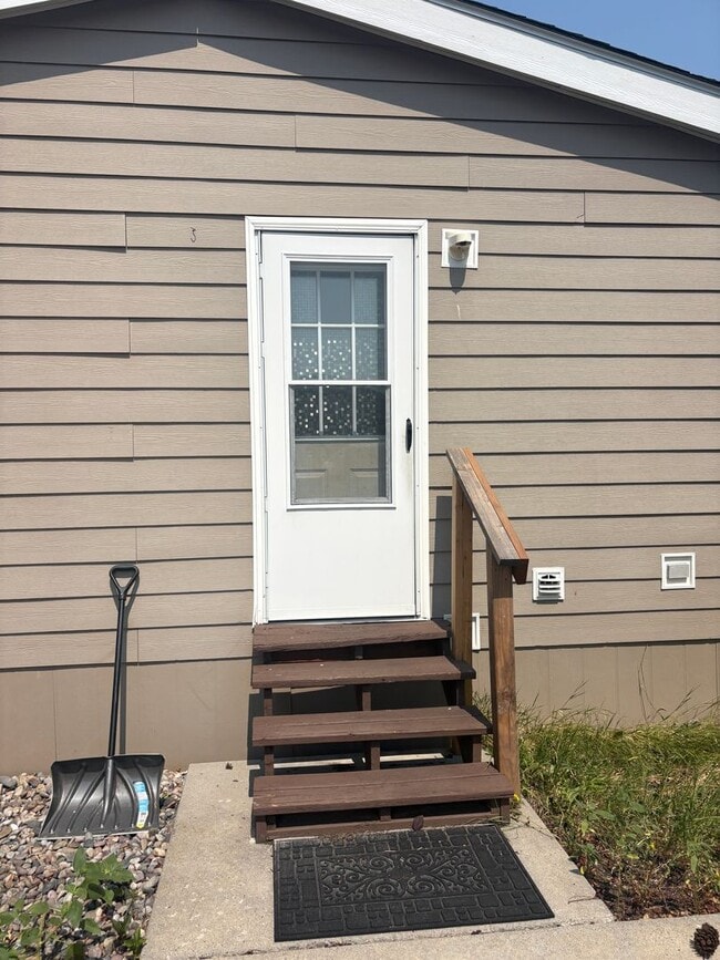 Building Photo - 3 Bedroom Unit behind Gallatin Valley Mall!