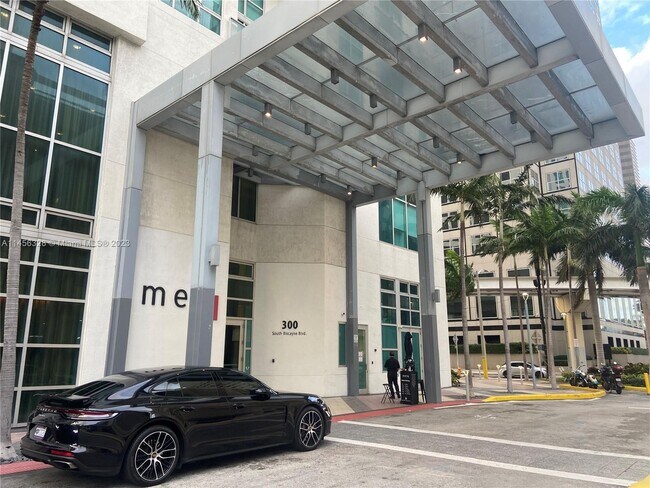 Foto del edificio - 300 S Biscayne Blvd