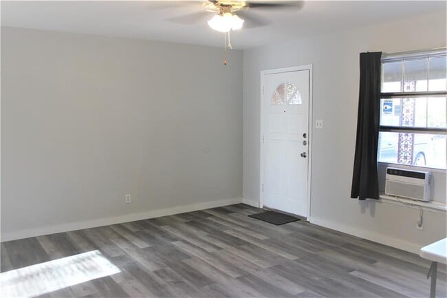 Building Photo - 2303 Towbridge Cir