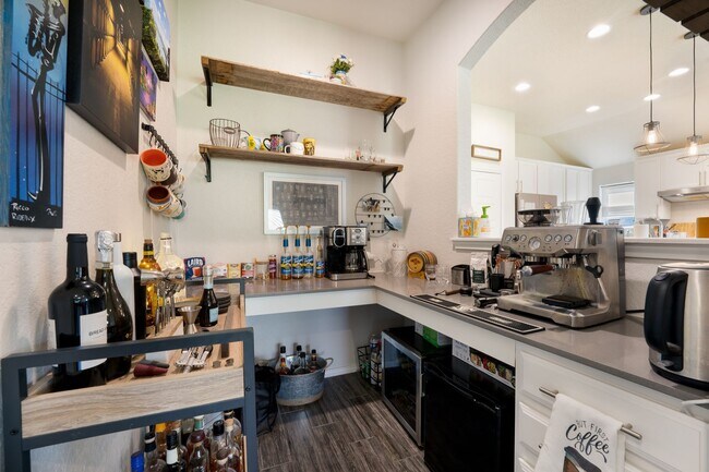 Foto del edificio - 4 Bedroom Home with Stone Patio, Built-In Gazebo & Amenity-Rich Community Living
