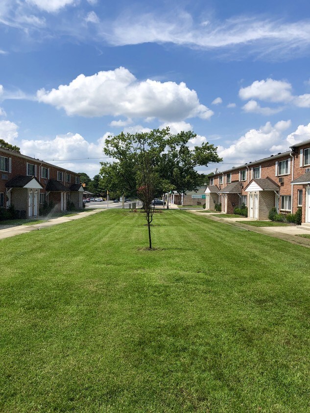 Woodland Village Apartments 401 E Gibbsboro Rd Lindenwold, NJ