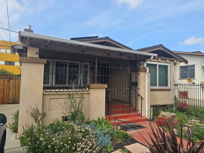 Foto del edificio - Live & Work in Oakland: Spacious Home with...