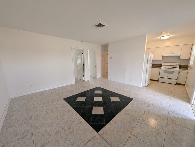 Building Photo - 208 NW 43rd Ct