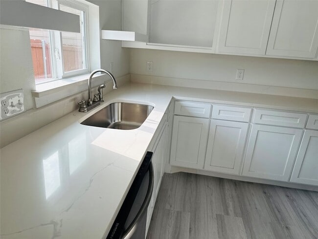 Foto del edificio - 1264 Cedar Haven Ave