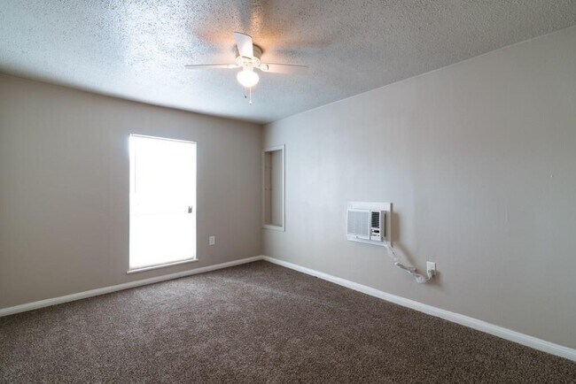 Foto del edificio - 5327 Bell St