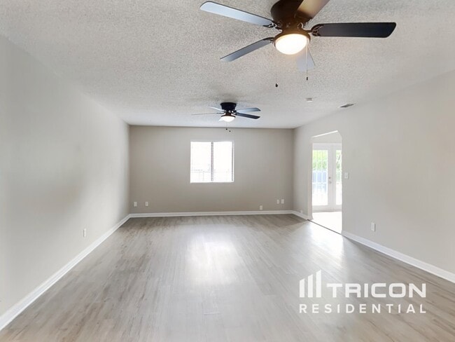 Building Photo - 3413 Yule Tree Dr