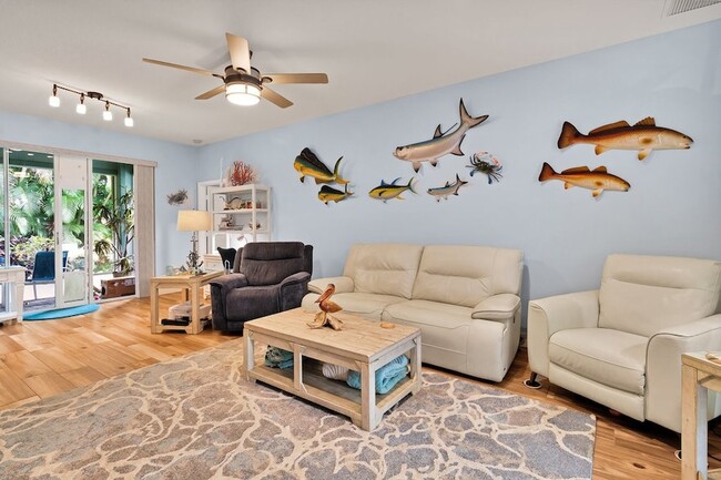 Foto del edificio - 325 Hawthorne Ln