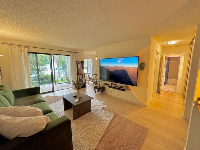 Foto del edificio - $500 OFF FIRST MONTH RENT - FIRST FLOOR ON...