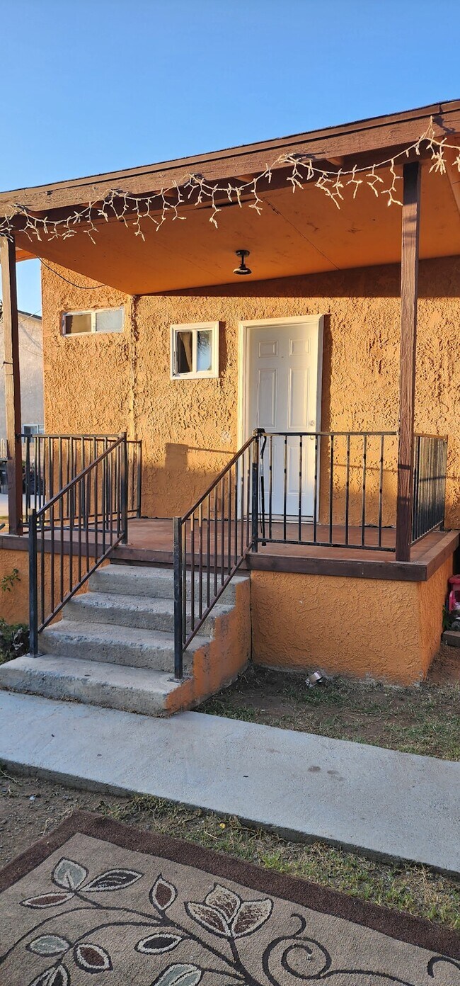 Foto del edificio - 5890 Challen Ave