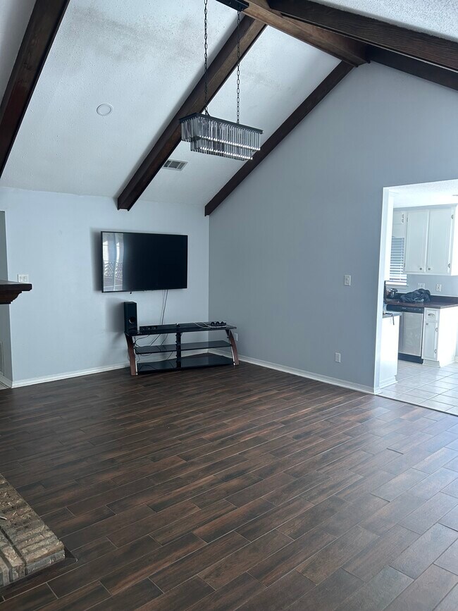 Foto del edificio - 957 Rustwood Dr