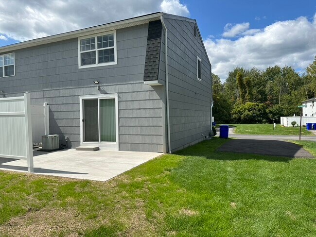 Foto del edificio - 54 Willowick Dr