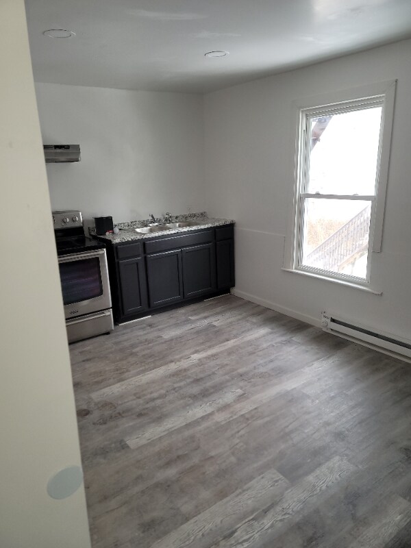 Primary Photo - 129 Willow St