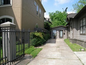 Building Photo - 2008 Woodhead St