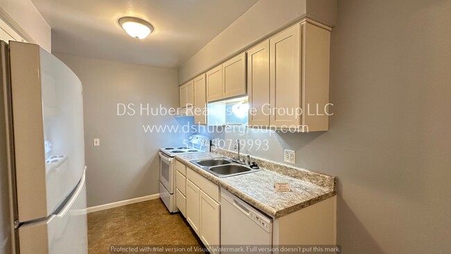 Foto del edificio - Lower level apartment - 2 bed 1 bath in La...