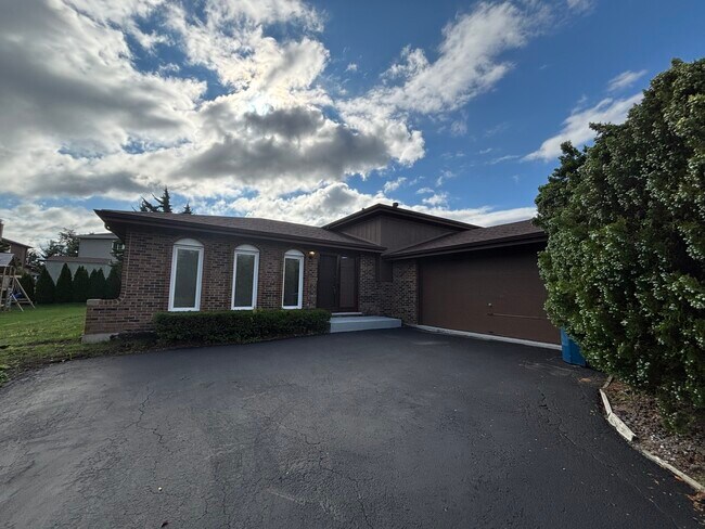 Foto del edificio - 3523 Jacqueline Dr