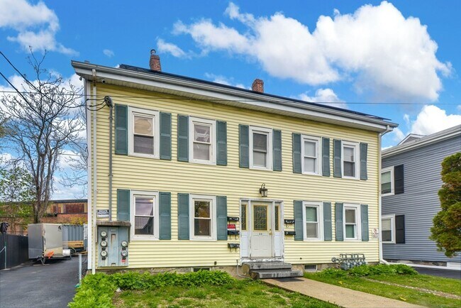 Building Photo - 11 Knight St