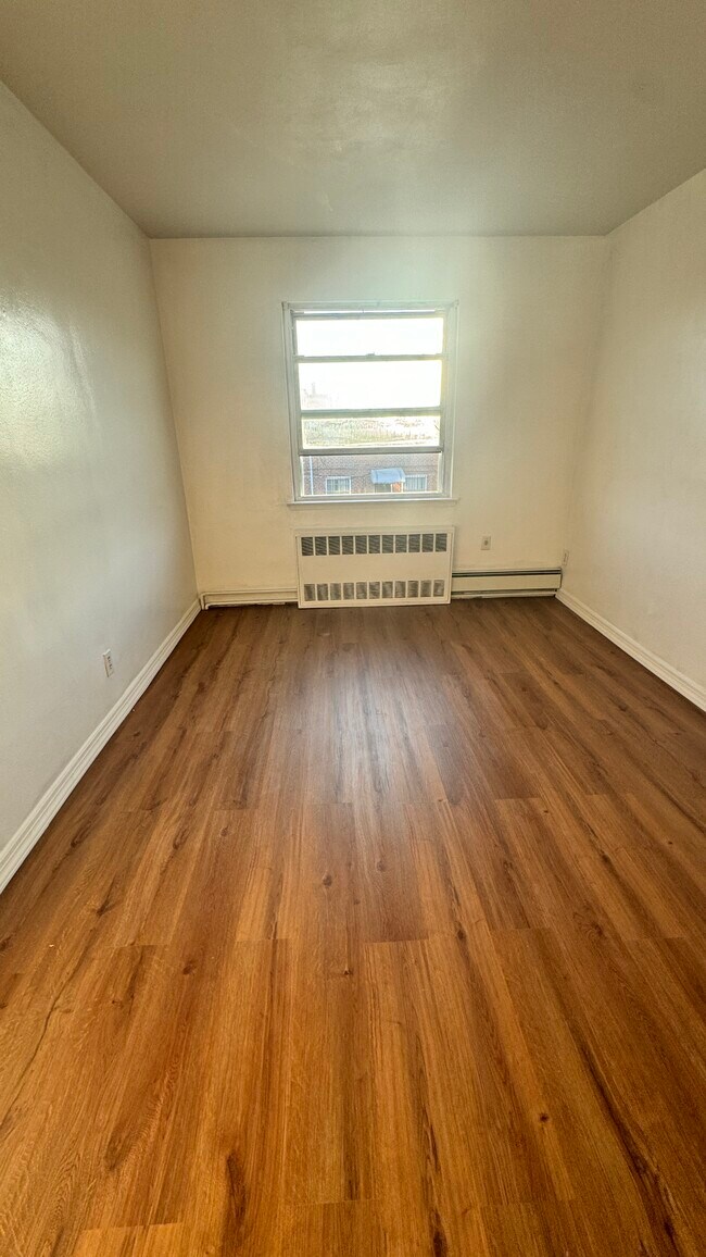 Foto del edificio - 3046 74th St