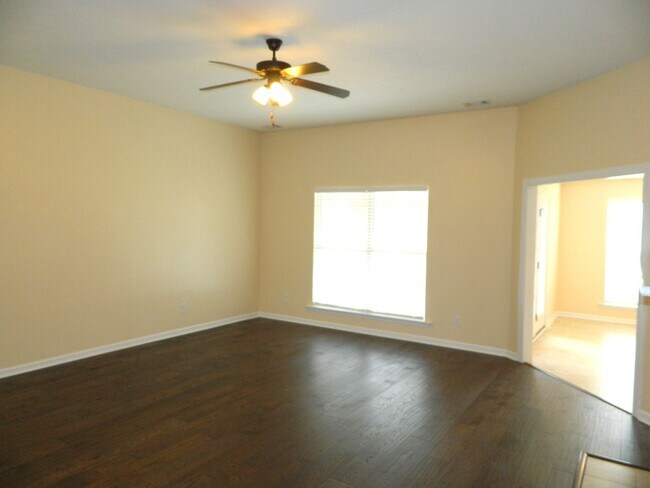 Building Photo - 498 Sebastian Dr