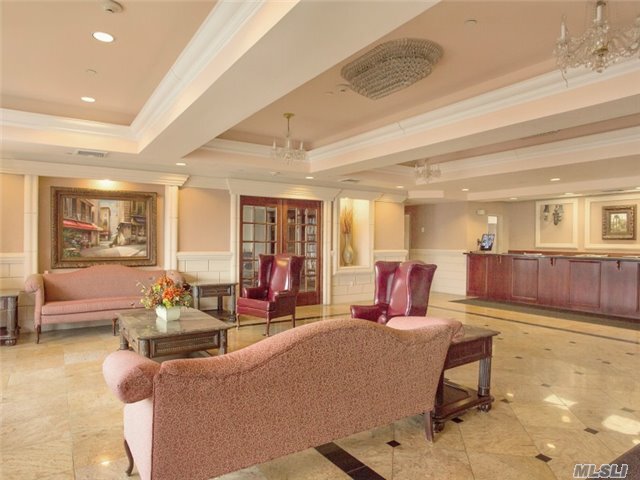 Foto del edificio - 242 Maple Ave