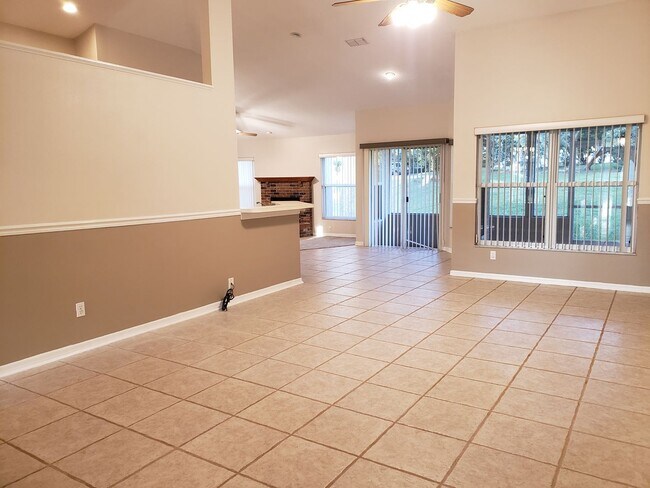 Building Photo - 1612 Sweetwater W Cir