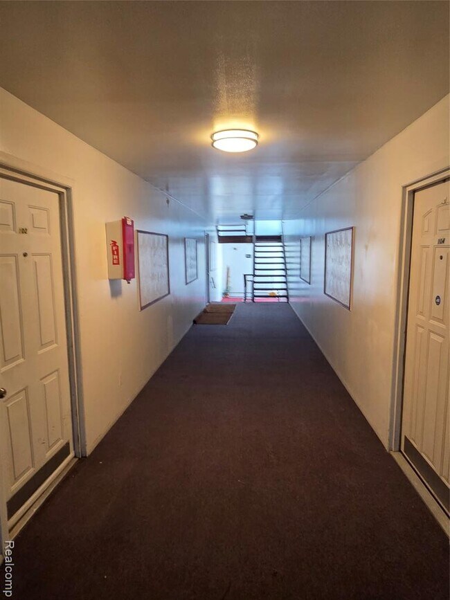 Foto del edificio - 19131 Lahser Rd